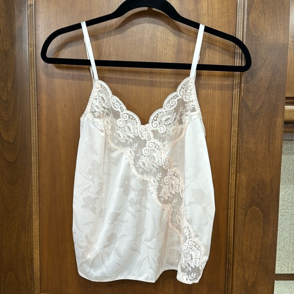 Gorgeous pink camisole size medium - Picture 1 of 5